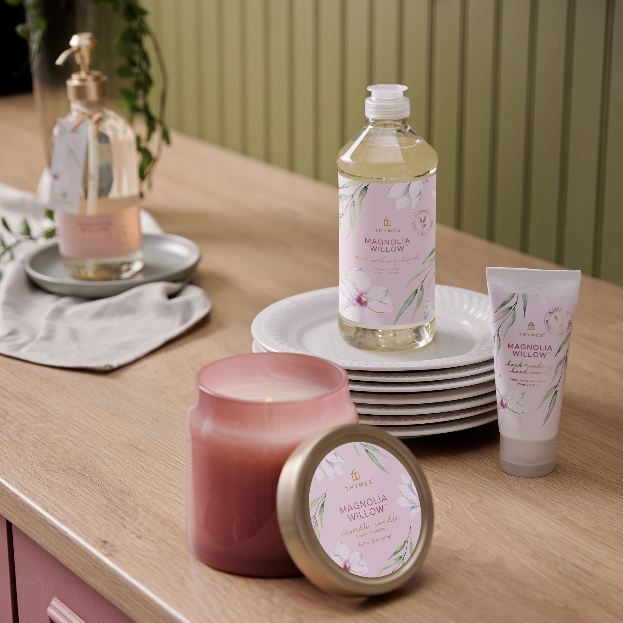 Magnolia Willow Statement Poured Candle - Thymes